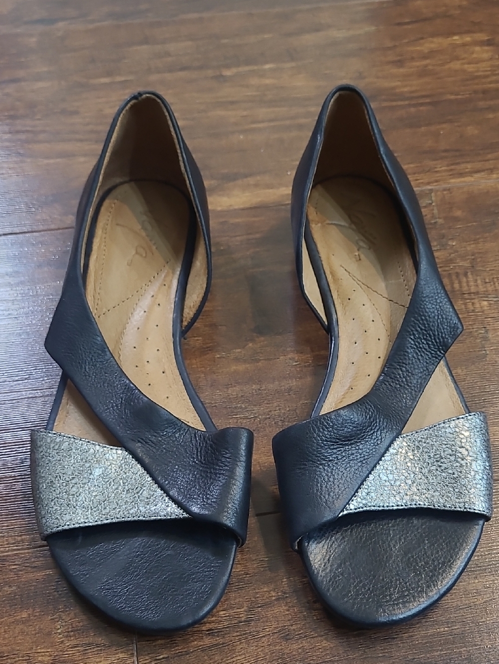 Naya Black Flats with Silver Metallic Strap Cimfort Shoes Leatger Upper Size 8